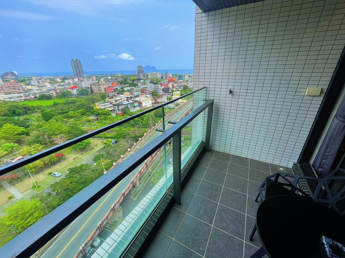 Апартаменти Toucheng Happyhouse頭城黑皮家 附早餐 Екстер'єр фото